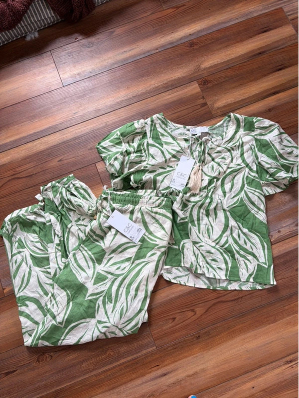 NWT C&C California linen/rayon green/white floral print set size S/M - Picture 2 of 5